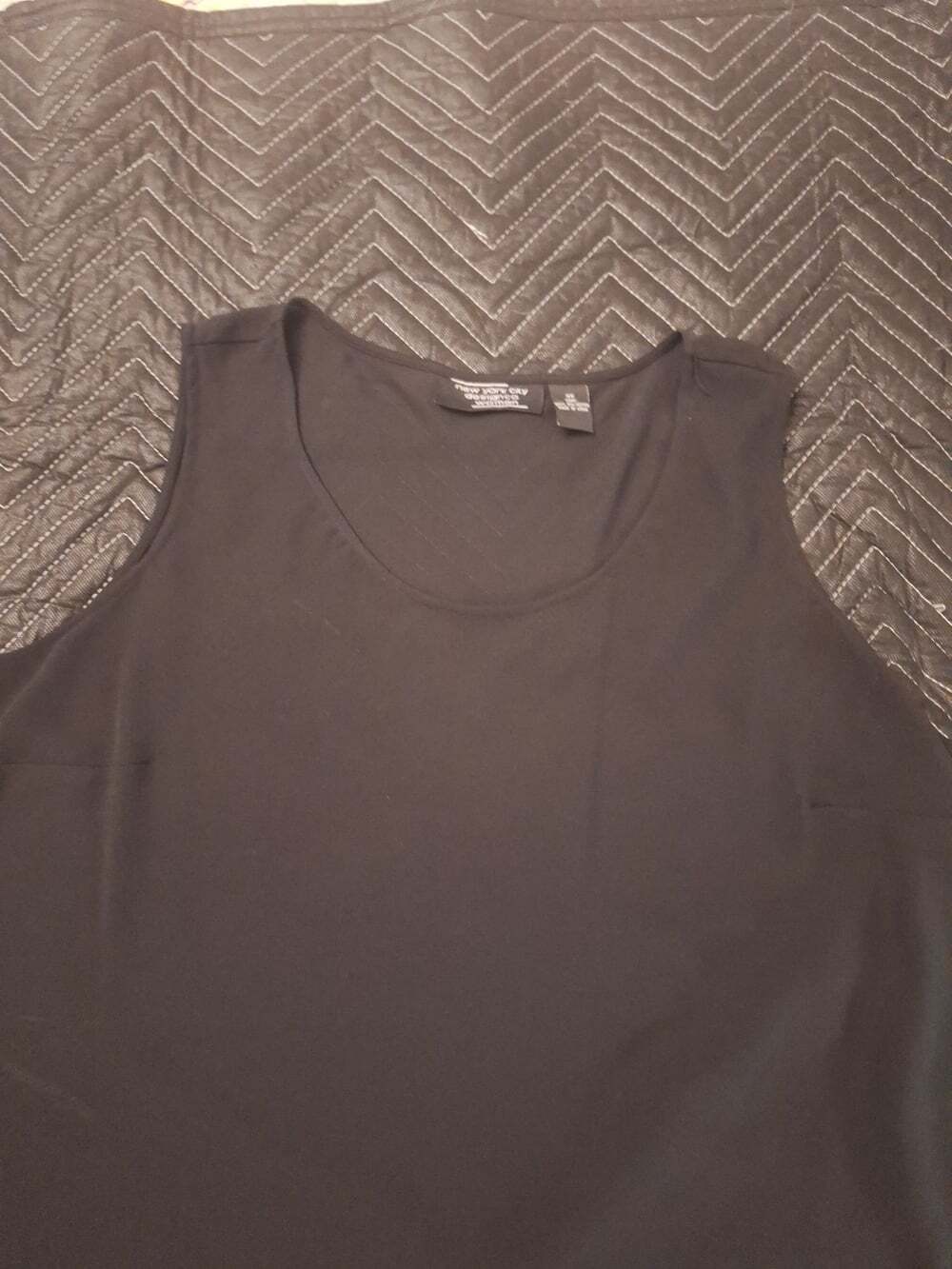 New York City Design Co Black Sleeveless Scoop Neck Blouse